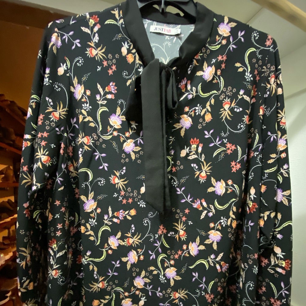 JustFab floral Blouse